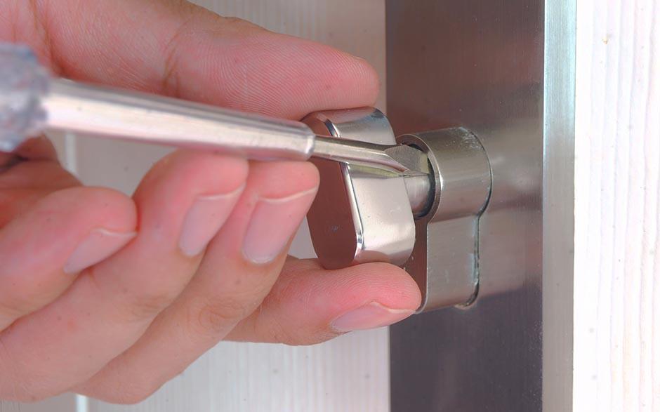 remplacer une serrure de porte Montrouge